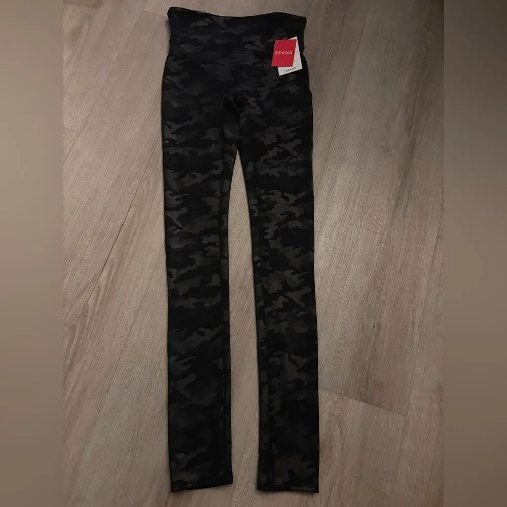 Spanx Women's faux leather Black Camo leggings